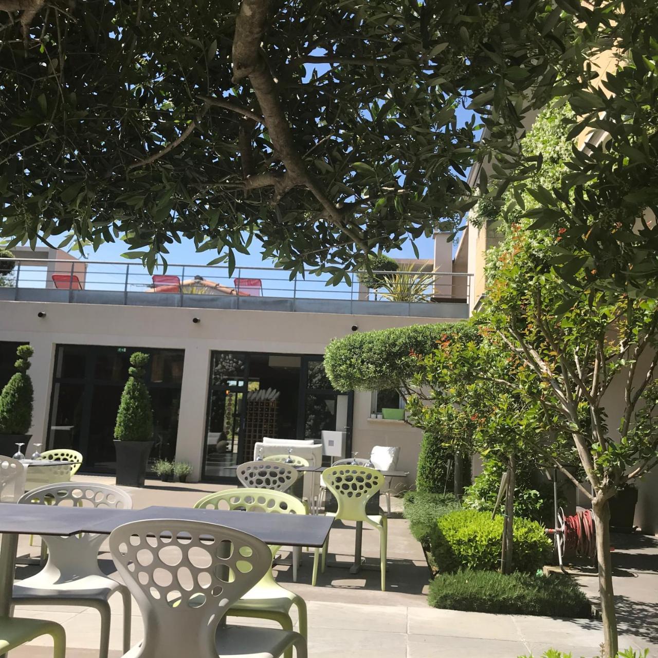 Отель Patio De Violette Юзес Экстерьер фото