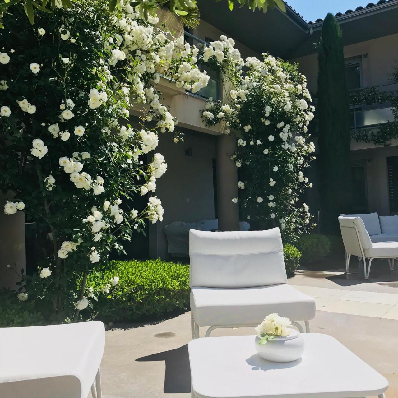 Отель Patio De Violette Юзес Экстерьер фото