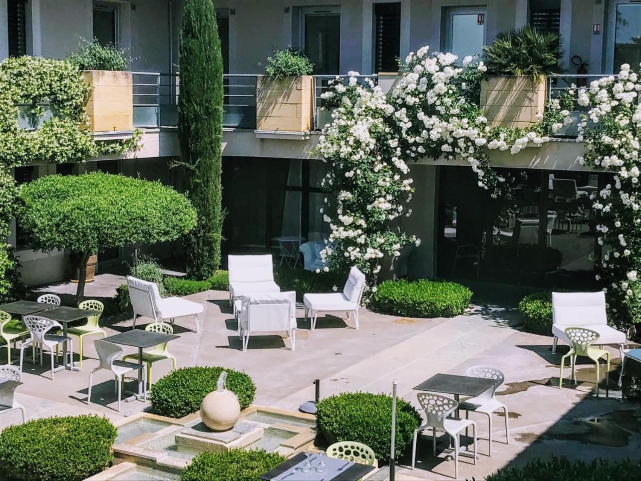 Отель Patio De Violette Юзес Экстерьер фото